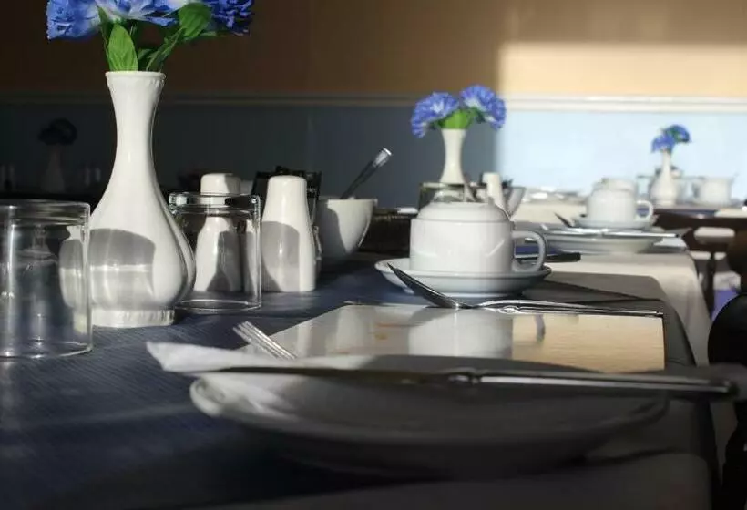 Aamiaismajoitus (B&B) Leamington House