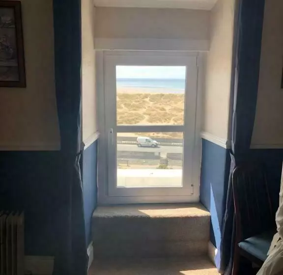 Aamiaismajoitus (B&B) Leamington House