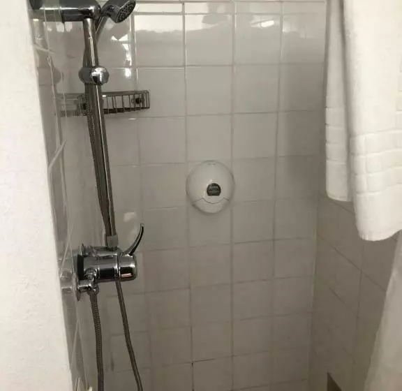 Aamiaismajoitus (B&B) Leamington House