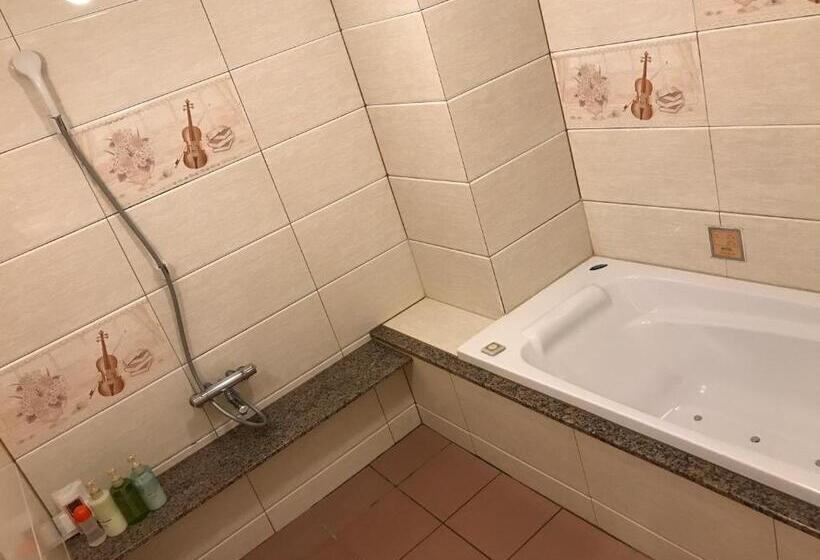 בית מלון כפרי Aura Resort Iga