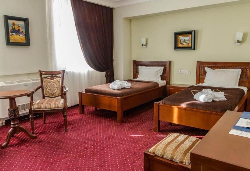 هتل лайнер горный курортный комплекс Layner в чимгане