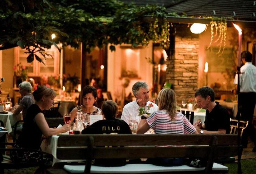 Отель Und Freizeitanlage Rauch Hof