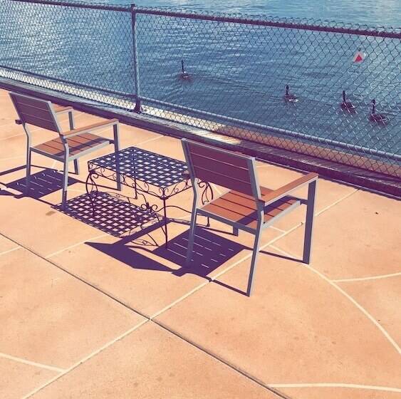 فندق Airport Waterfront Inn