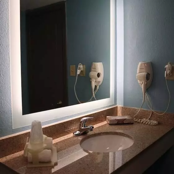 호텔 Airport Waterfront Inn