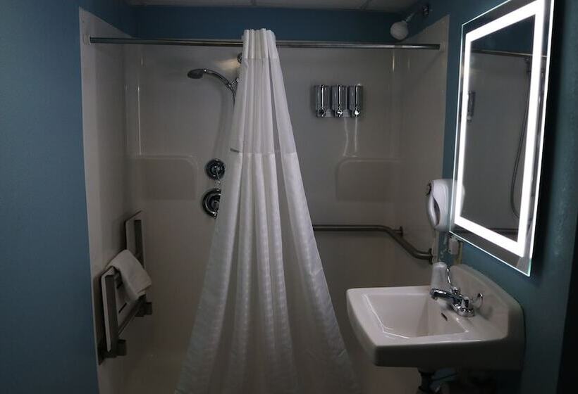 فندق Airport Waterfront Inn