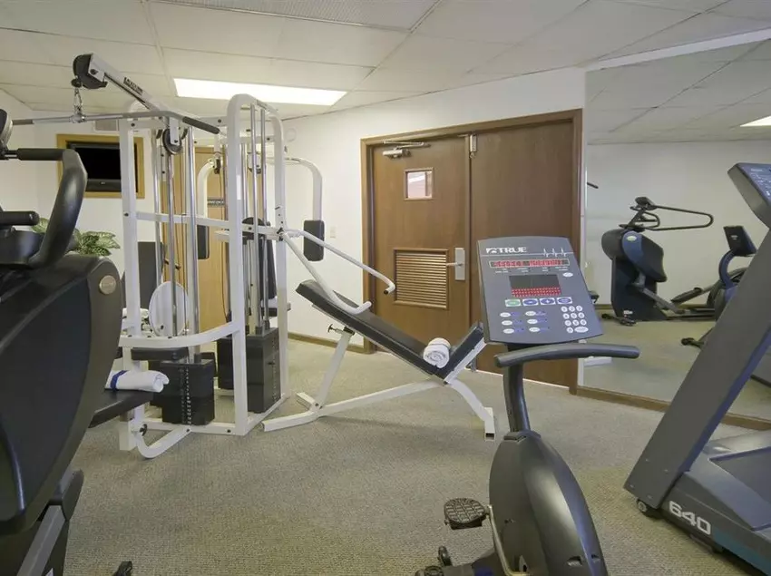 هتل Fort Hays Inn