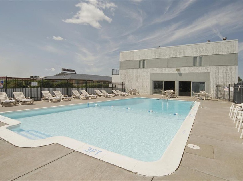 هتل Fort Hays Inn