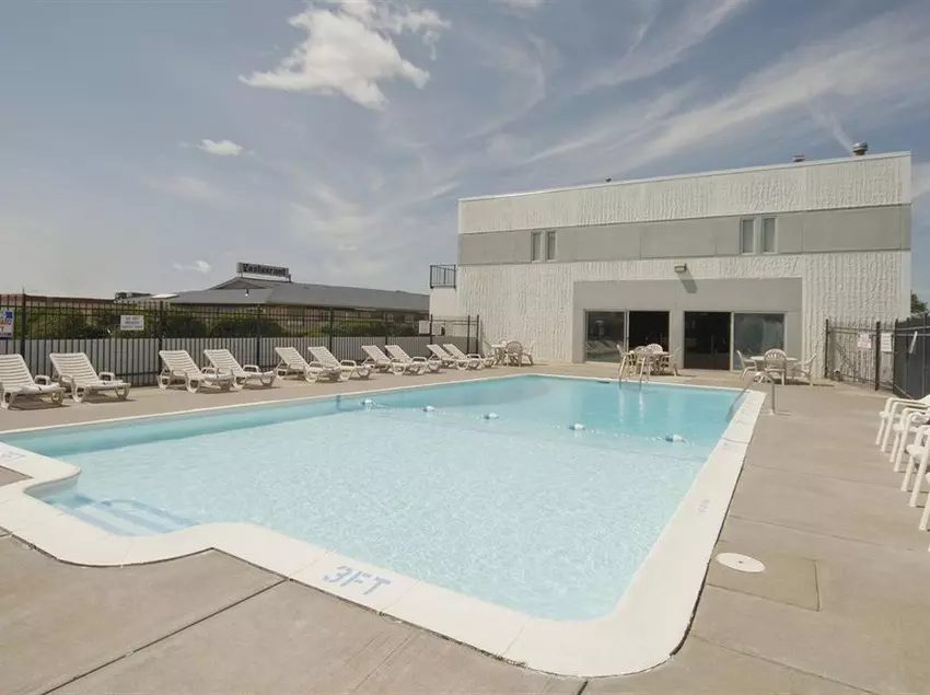 هتل Fort Hays Inn