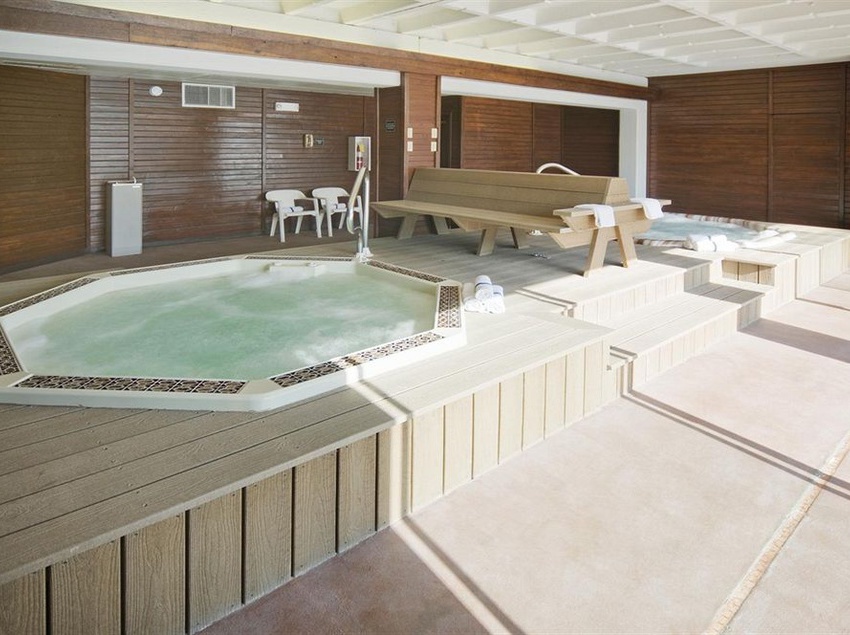 هتل Fort Hays Inn