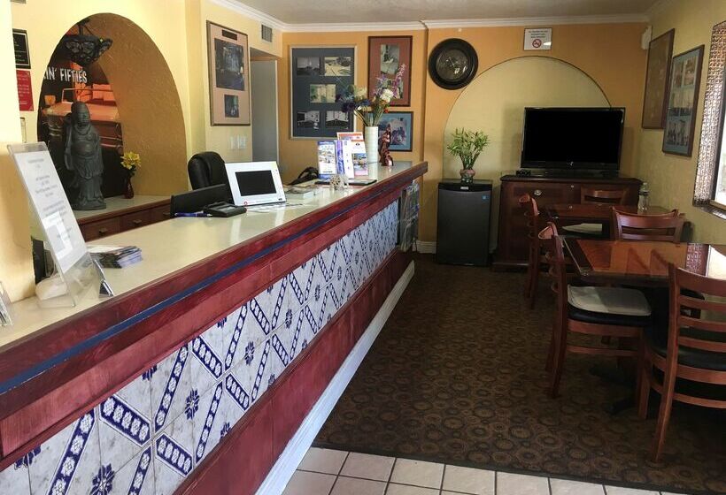酒店 Americas Best Value Inn And Suites  Yucca Valley