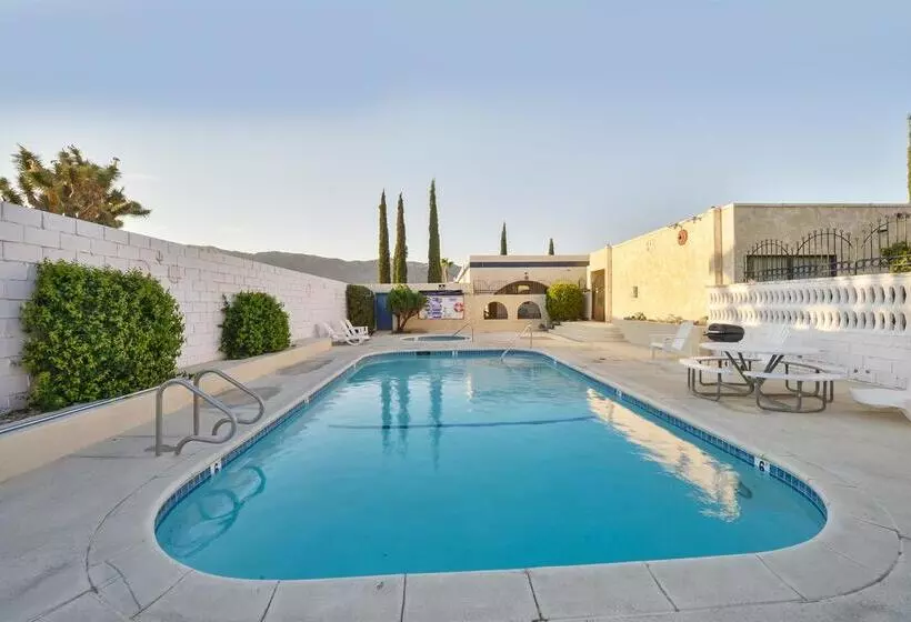 酒店 Americas Best Value Inn And Suites  Yucca Valley