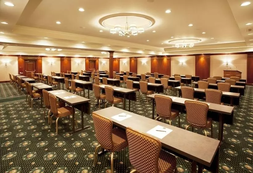 Ann Arbor Regent Hotel And Suites