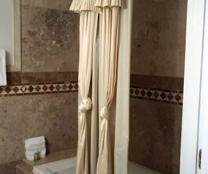 호텔 Coconut Cove Resort & Marina