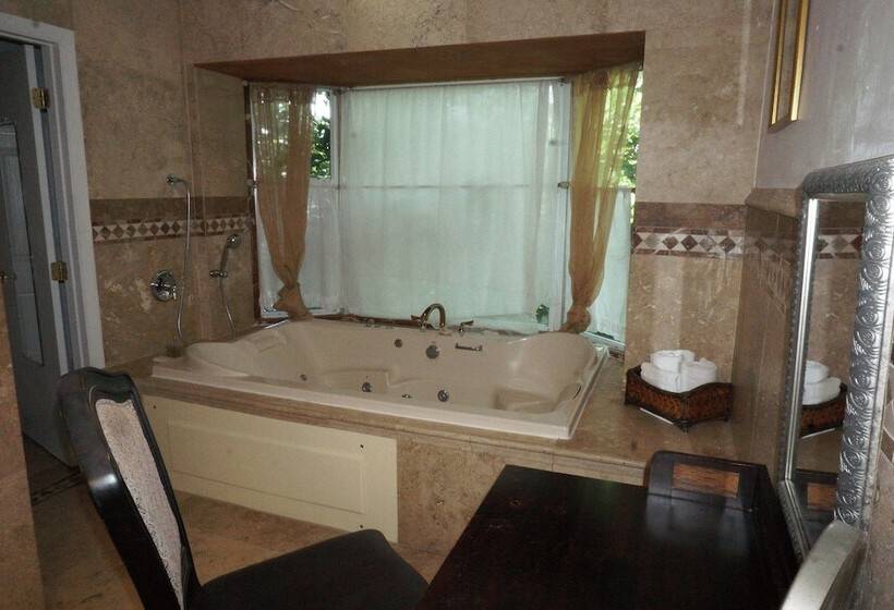 호텔 Coconut Cove Resort & Marina