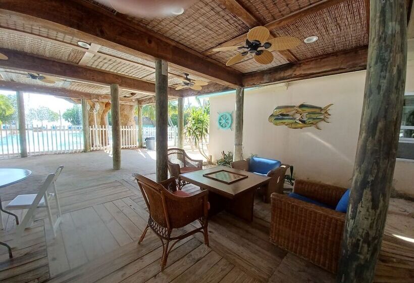 호텔 Coconut Cove Resort & Marina