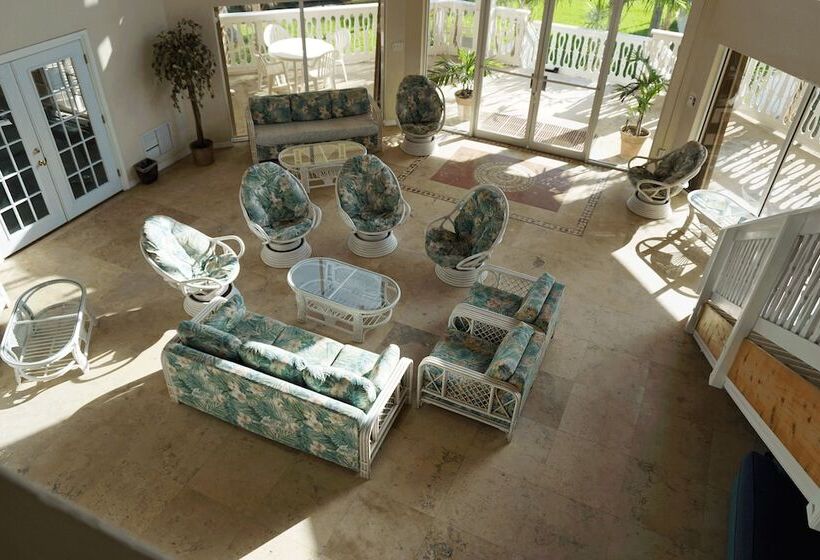 호텔 Coconut Cove Resort & Marina