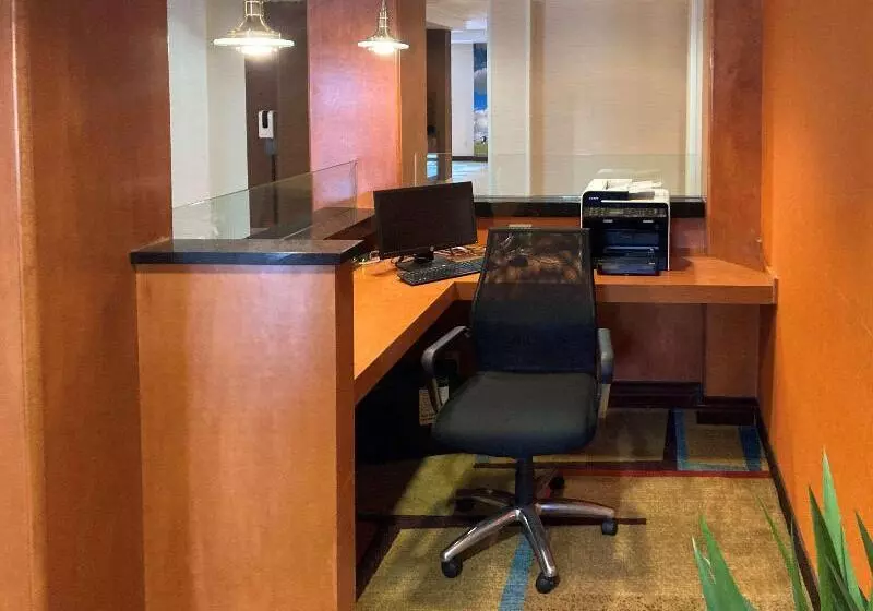 Отель Comfort Inn & Suites Ankeny  Des Moines