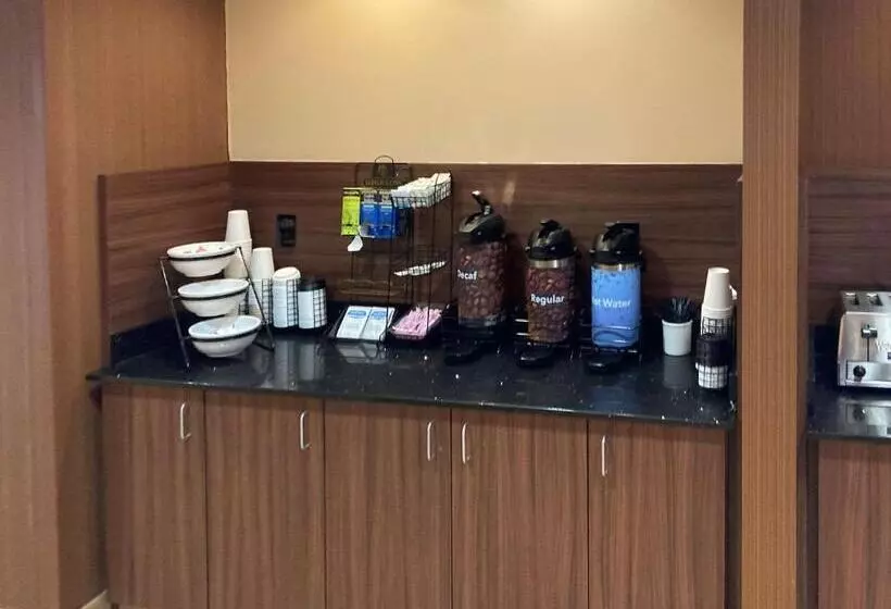 Отель Comfort Inn & Suites Ankeny  Des Moines