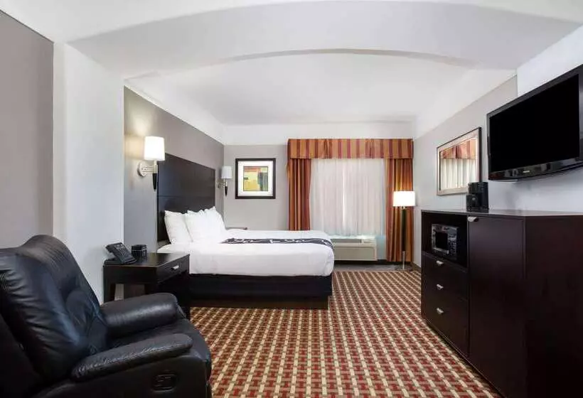 호텔 La Quinta Inn & Suites By Wyndham Raymondville