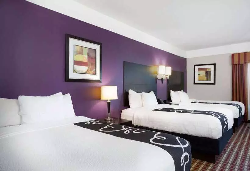 호텔 La Quinta Inn & Suites By Wyndham Raymondville