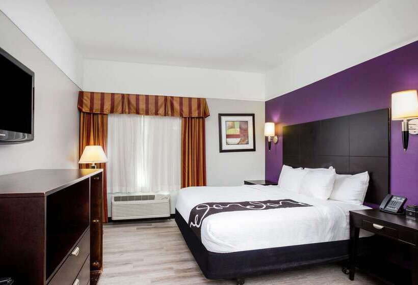 בית מלון כפרי La Quinta Inn & Suites By Wyndham Raymondville