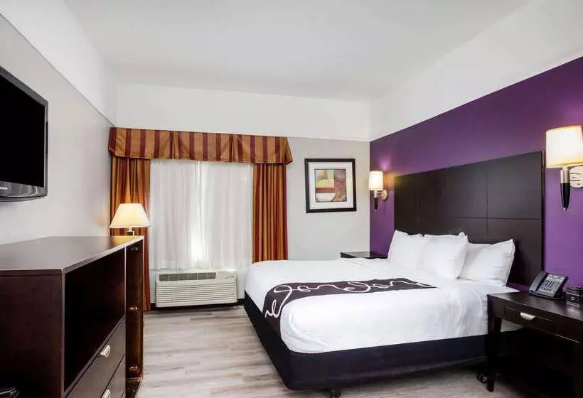 호텔 La Quinta Inn & Suites By Wyndham Raymondville