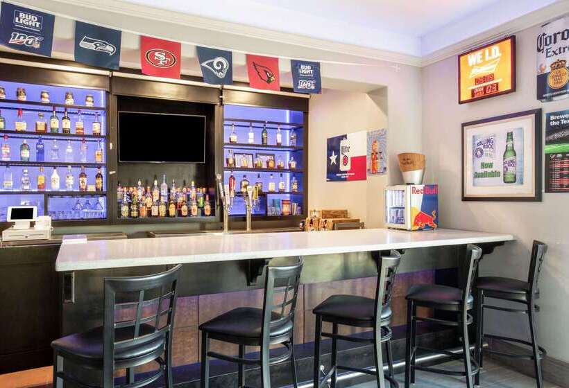 בית מלון כפרי La Quinta Inn & Suites By Wyndham Raymondville