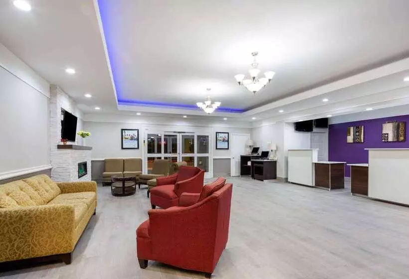 호텔 La Quinta Inn & Suites By Wyndham Raymondville