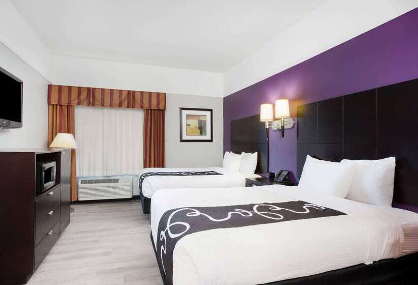 בית מלון כפרי La Quinta Inn & Suites By Wyndham Raymondville