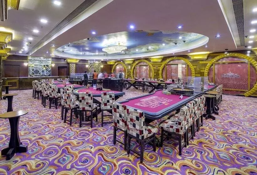 فندق Mayfair Spa Resort & Casino