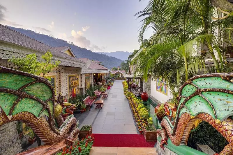 فندق Mayfair Spa Resort & Casino