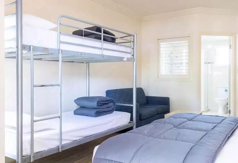 בית מלון כפרי Nrma Treasure Island Holiday Resort