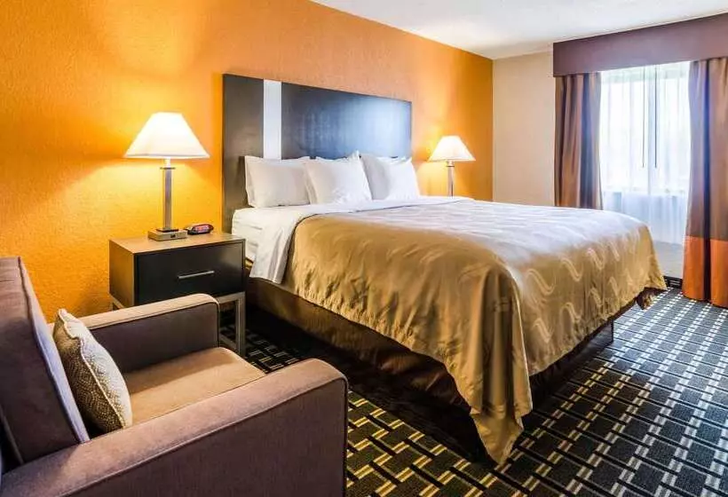호텔 Quality Inn