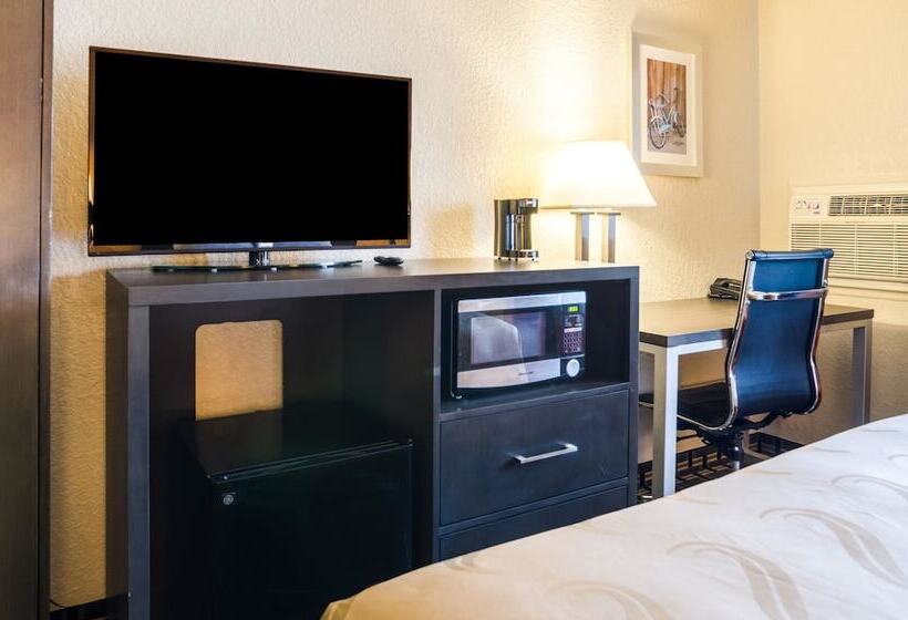 فندق Quality Inn