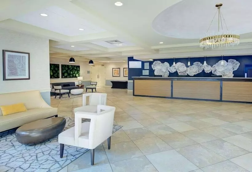 Radisson Hotel Freehold