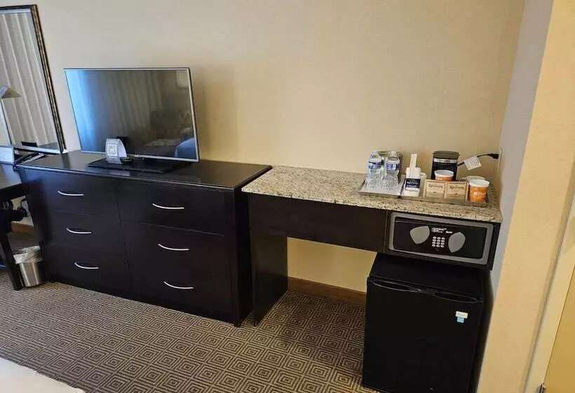 Radisson Hotel Freehold