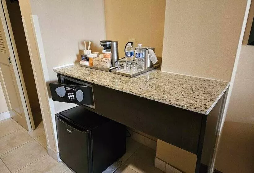 Radisson Hotel Freehold