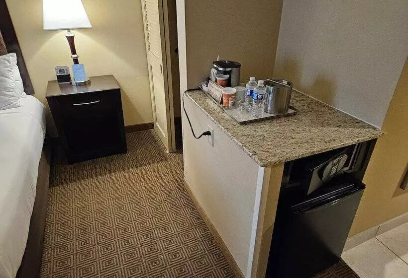 Radisson Hotel Freehold