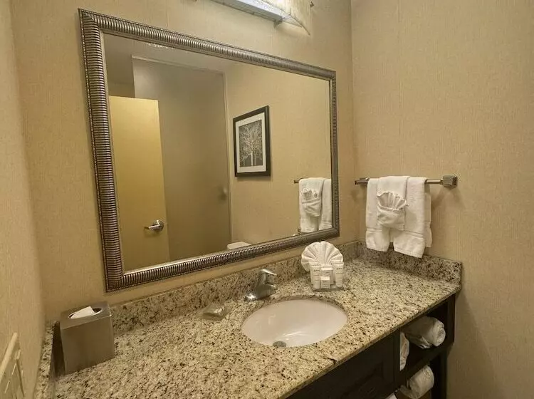 Radisson Hotel Freehold