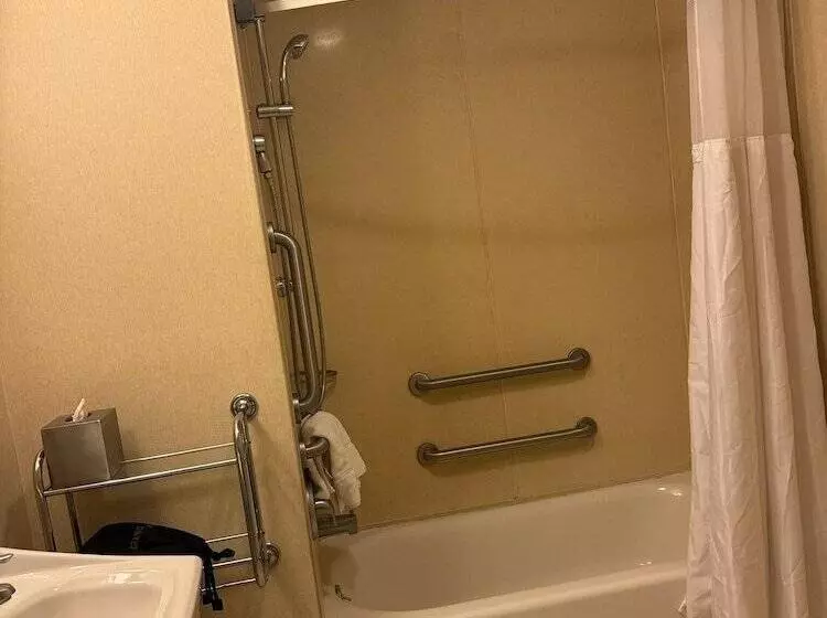 Radisson Hotel Freehold