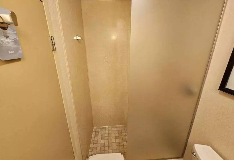 Radisson Hotel Freehold