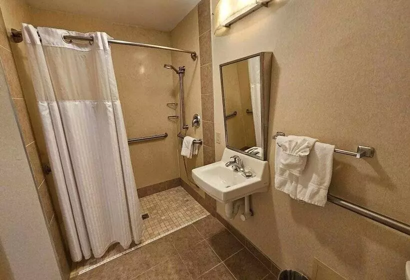 Radisson Hotel Freehold