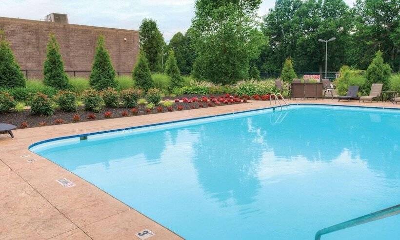 Radisson Hotel Freehold