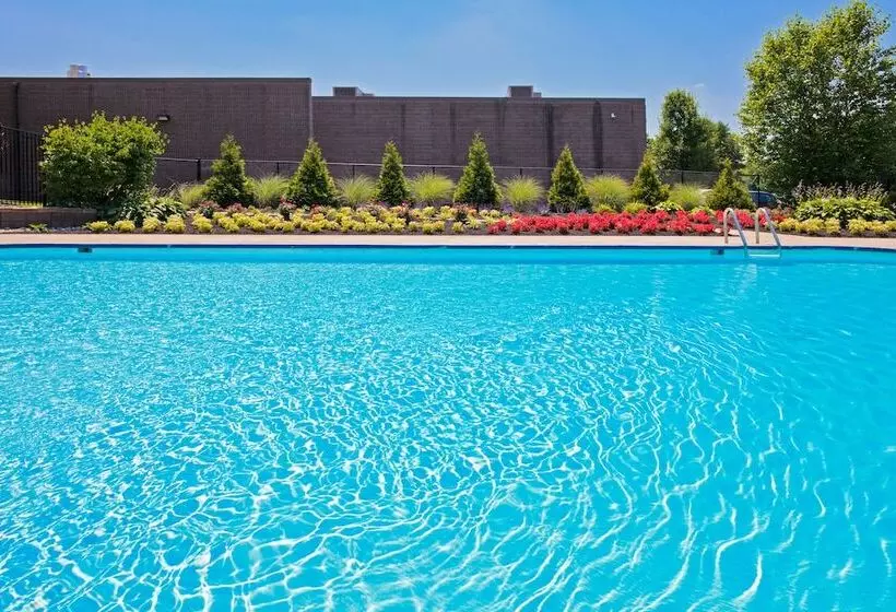 Radisson Hotel Freehold