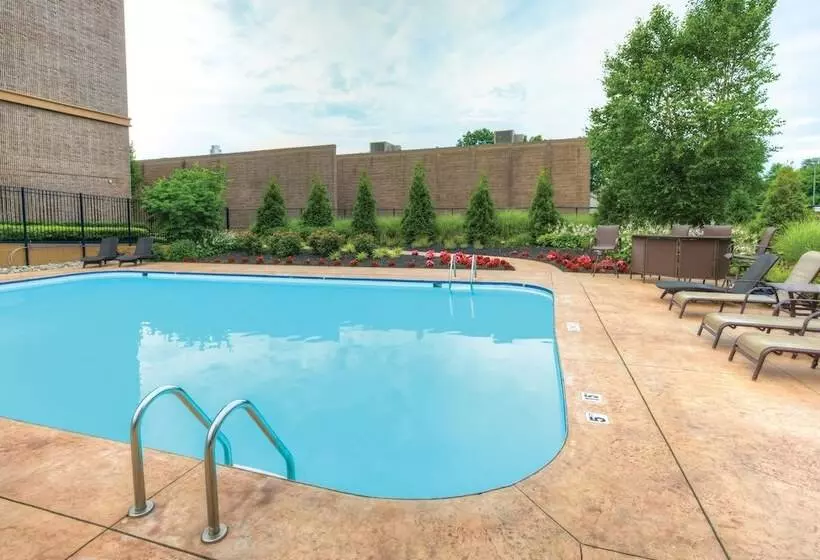 Radisson Hotel Freehold