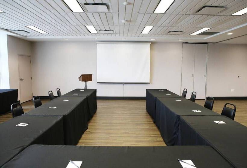 בית מלון כפרי Residence & Conference Centre   Hamilton