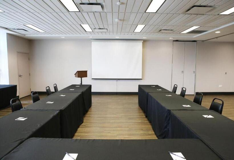 בית מלון כפרי Residence & Conference Centre   Hamilton