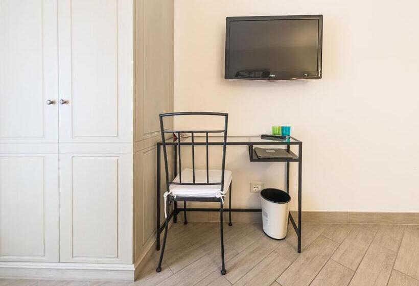 Отель San Pietro Palace