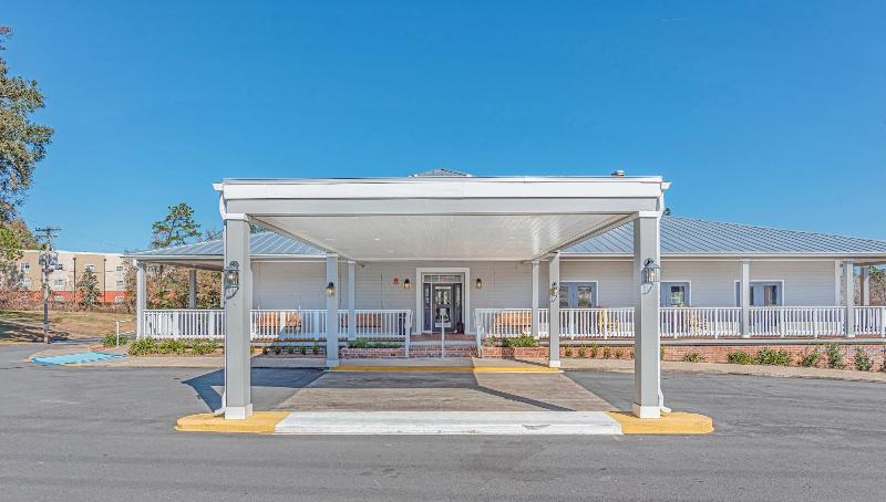 Отель Seven Hills Suites