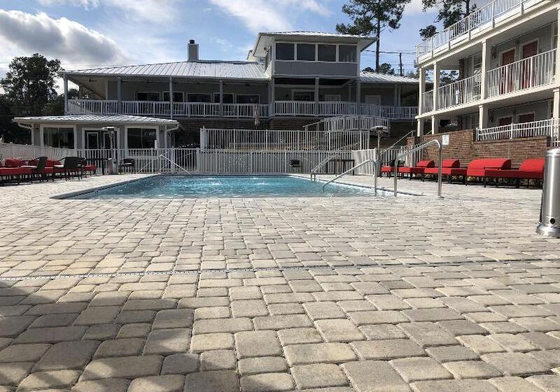 Отель Seven Hills Suites